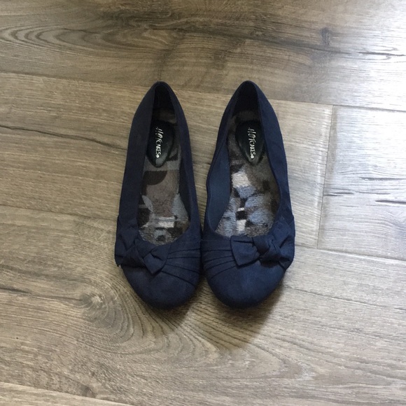 navy blue flats